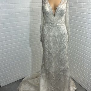 Enaura Mermaid Silhouette Wedding dress size 10